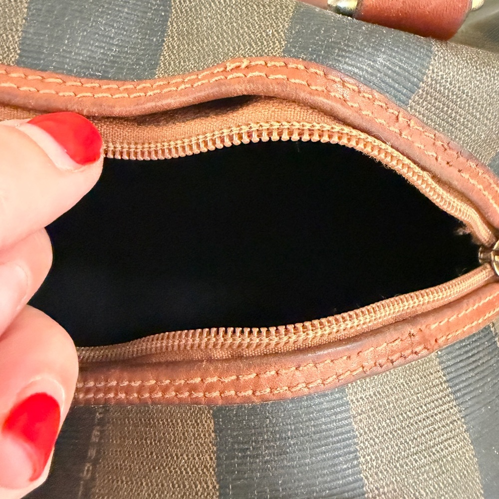 Vintage FENDI bag, authentic, made in Italy - Picture 13 of 16